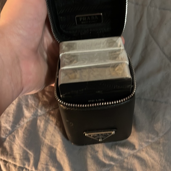 Prada - Picture 5 of 9